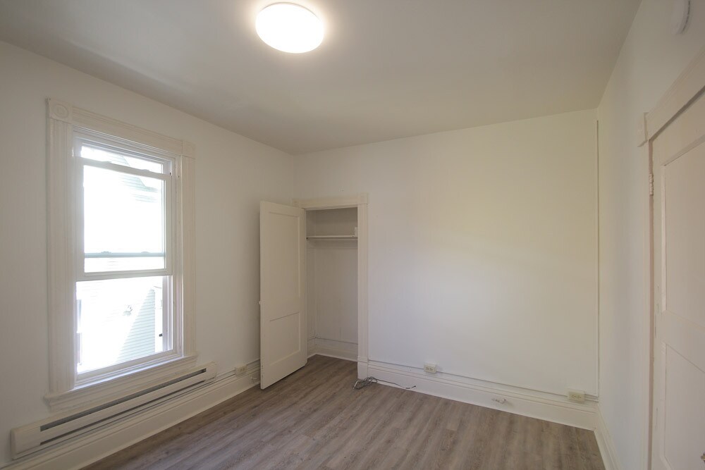 Building Photo - 429 Kelly Ave