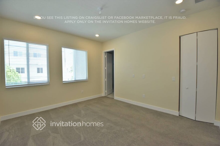 Building Photo - 6450 NW 103rd Pl