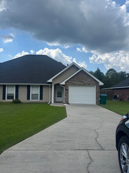 Primary Photo - 146 S Gate Dr