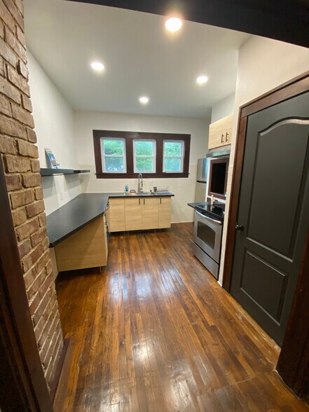Primary Photo - 808 W 3rd St