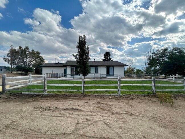 Building Photo - 1584 Johnson Ln