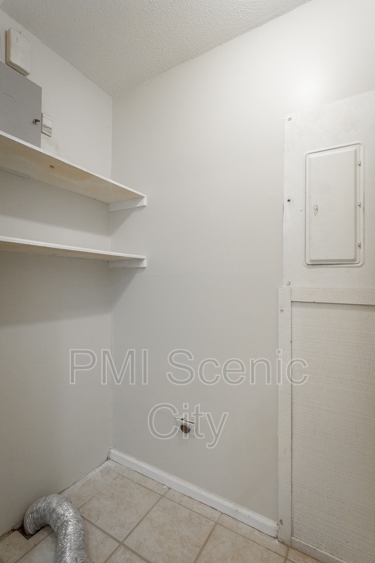 Building Photo - 1602 Rustic Homes Ln