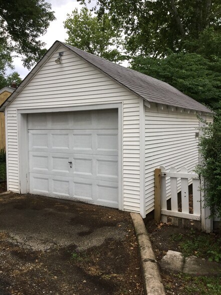 Building Photo - 1215 Liberty St