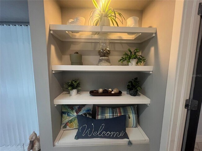 Building Photo - 681 Verona St