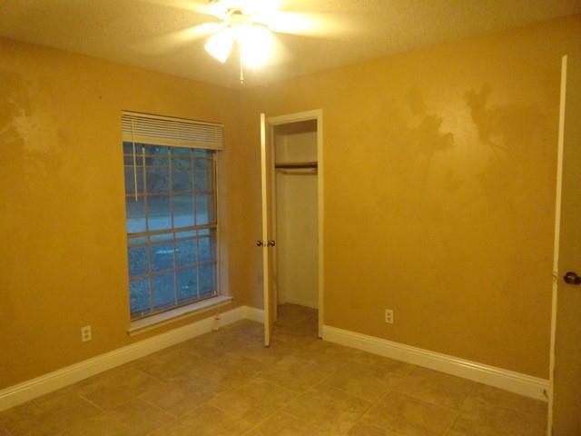 Building Photo - 2610 E Williamsburg Manor