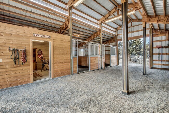 Building Photo - Rare Tumalo Retreat on 10 Acres with Barn!
