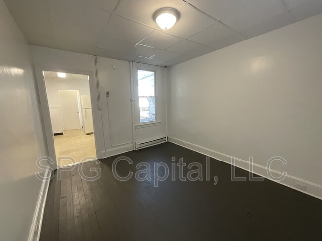 Building Photo - 927 Hay St