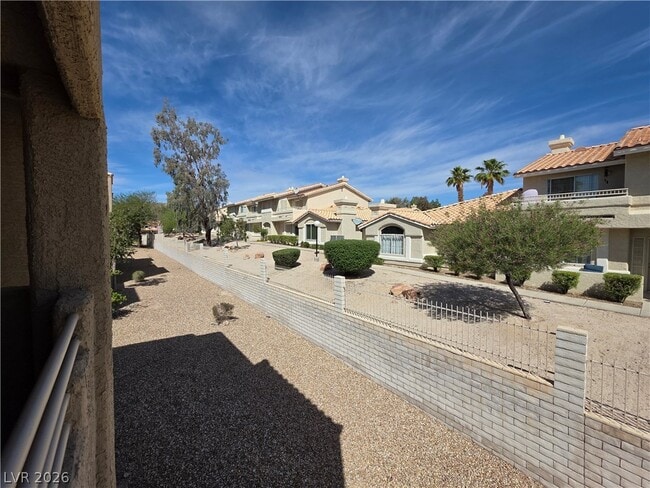 Building Photo - 2200 Highpointe Dr