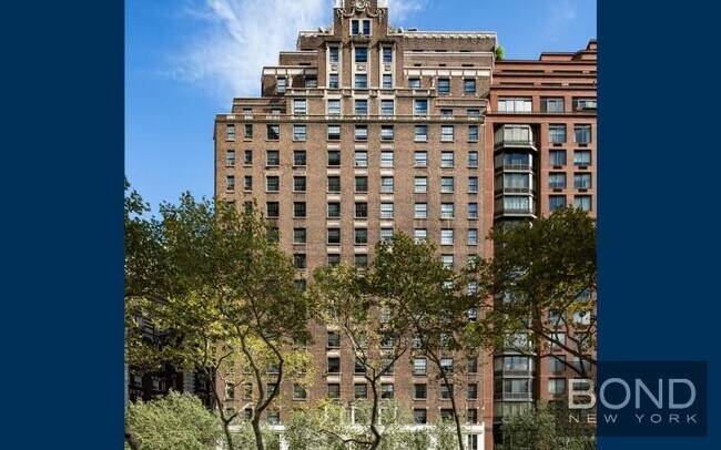 Building Photo - 160 W 71st St