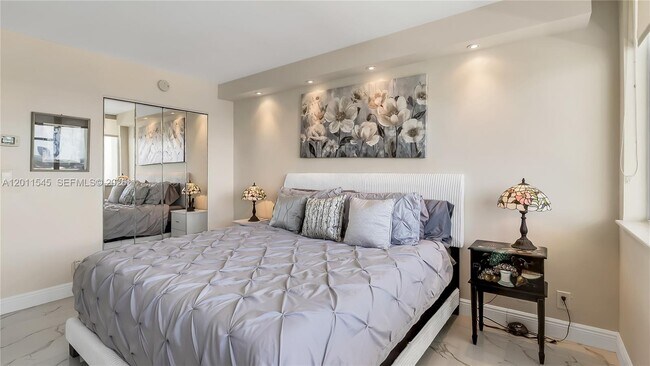 Building Photo - 3140 S Ocean Dr