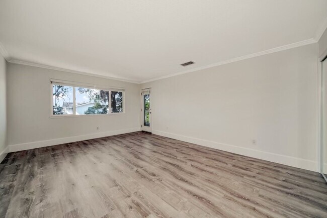 Building Photo - Wonderful Home with a Boat Slip and a Comm...