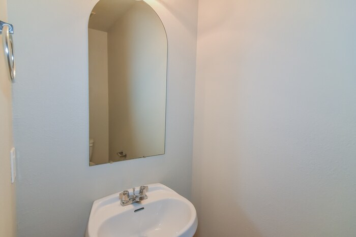 Building Photo - 128 Lockport Dr
