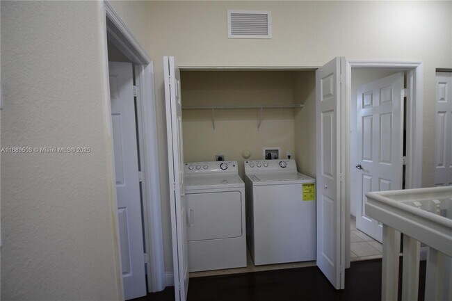 Building Photo - 9205 SW 170th Pl