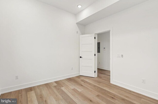 Building Photo - 136 E Cumberland St