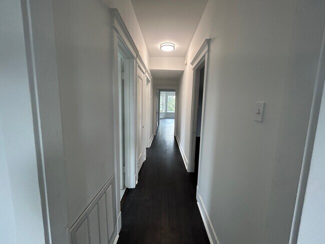 Building Photo - 704 W Garfield Blvd