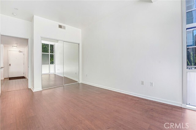 Building Photo - 630 W 6th St