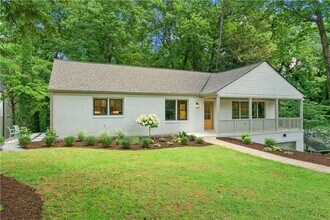 Building Photo - Designer Living with Charm in North Buckhead