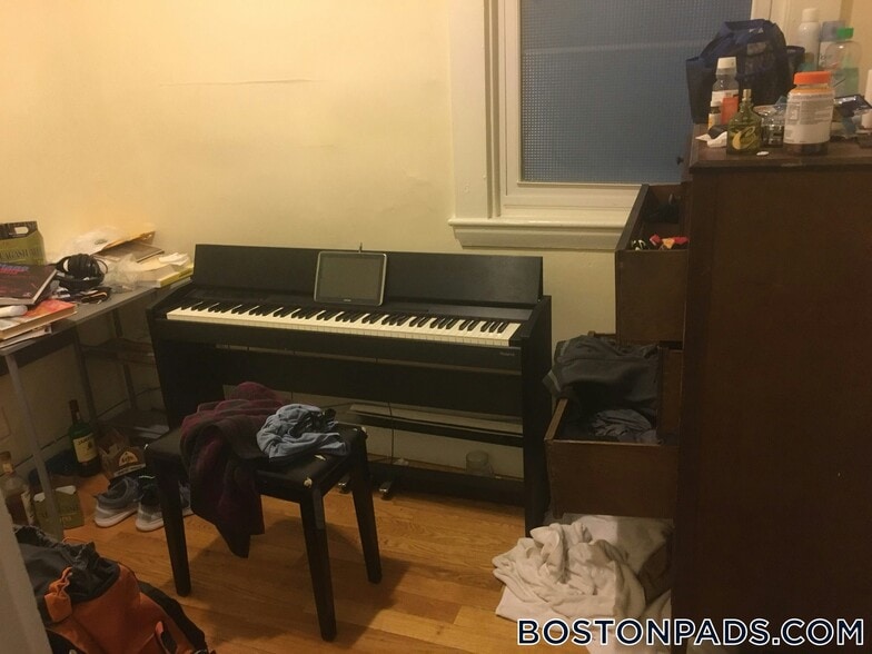 Building Photo - 35 Brookline St