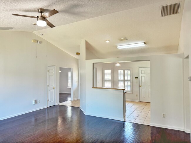 Building Photo - 1709 S Summer Ridge Ct