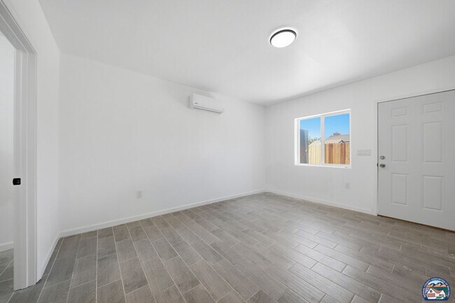 Building Photo - 1077 Wozencraft St