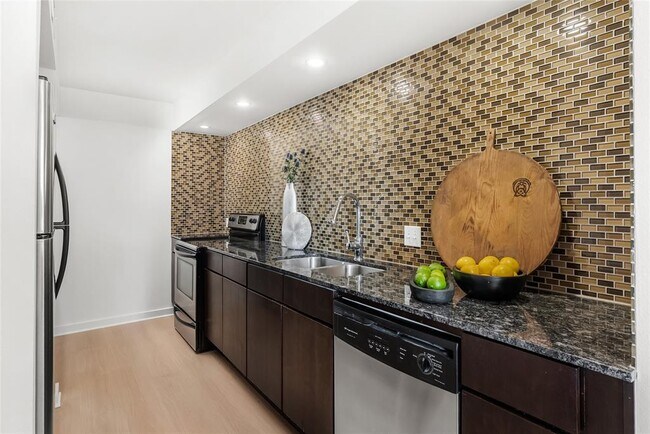 Building Photo - 2200 Dickson Dr