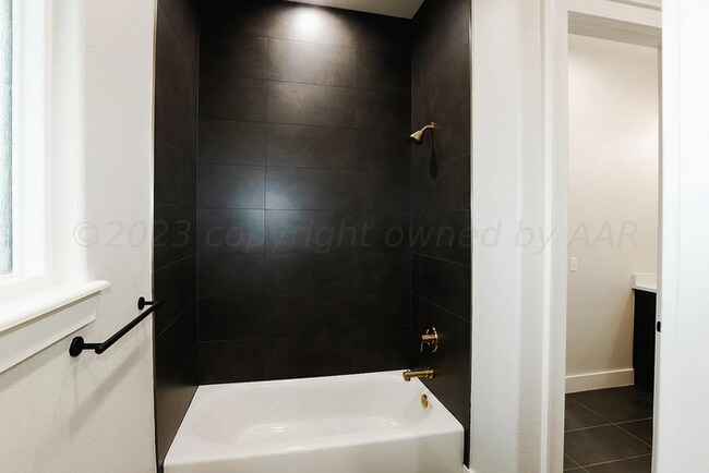 Building Photo - 9405 Rockridge Pkwy