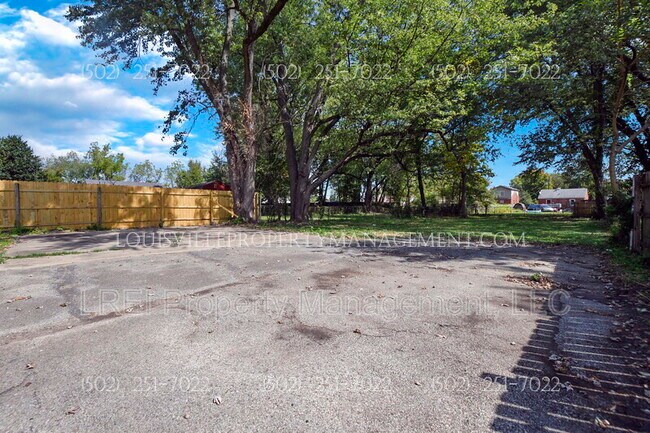 Building Photo - 1120 Loretta St