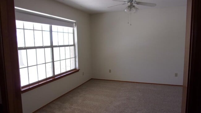 Building Photo - 1802 Goehmann Ln