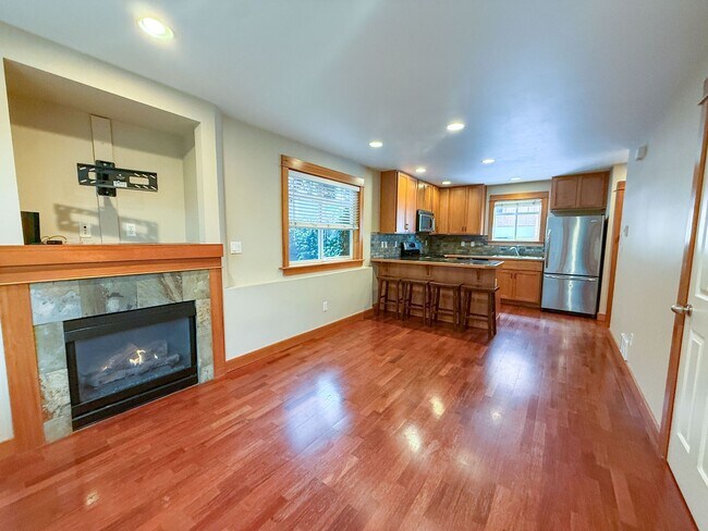 Building Photo - 2bd/1.5ba Seattle Condo