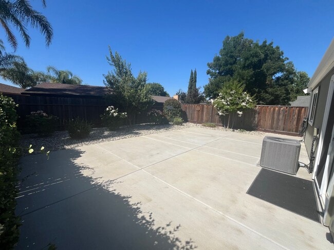 Building Photo - Charming 3/2 Home in Woodland-$500.00 OFF ...