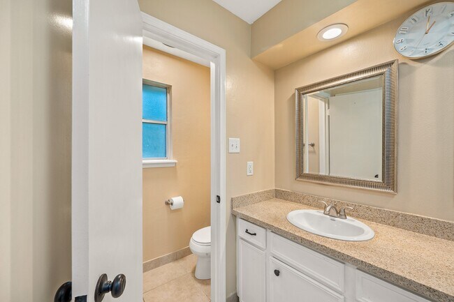 Building Photo - 18107 Shadow Valley Dr