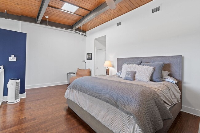 Building Photo - Luxury on Lamar