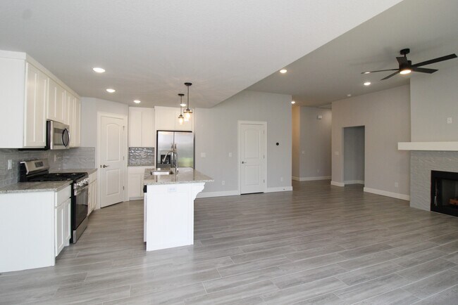 Building Photo - 1045 Autumn Royal Ave