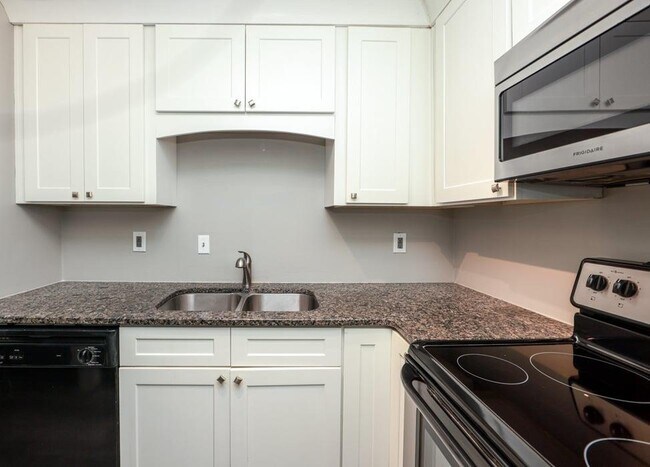 Building Photo - 5031 Bell Dr SE