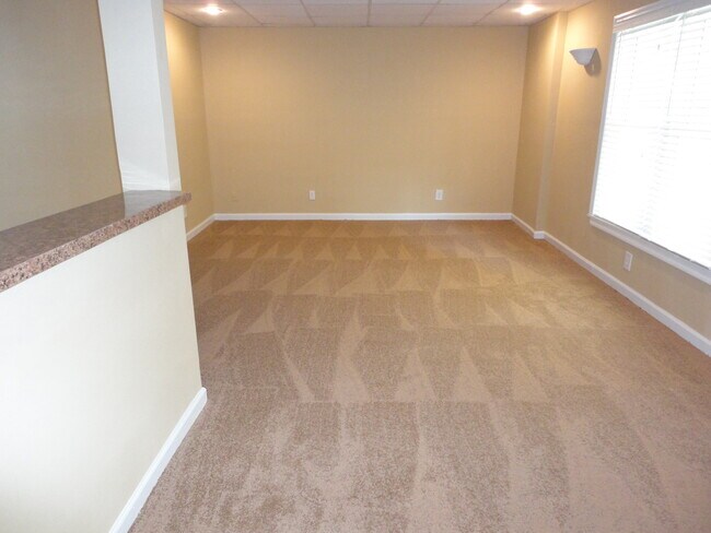 Building Photo - 697 Mountain Oaks Parkway