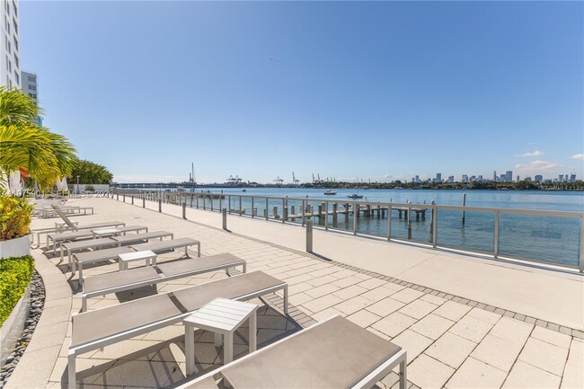 Building Photo - 1000 West Ave