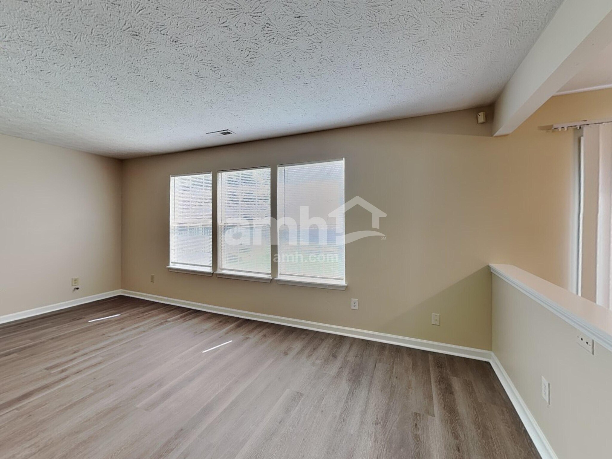 Building Photo - 803 Green Woods Dr