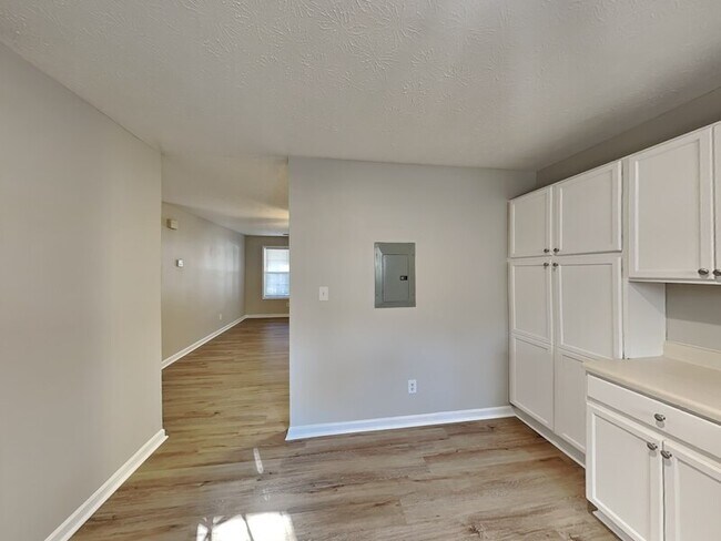 Building Photo - 546 Baron Dr