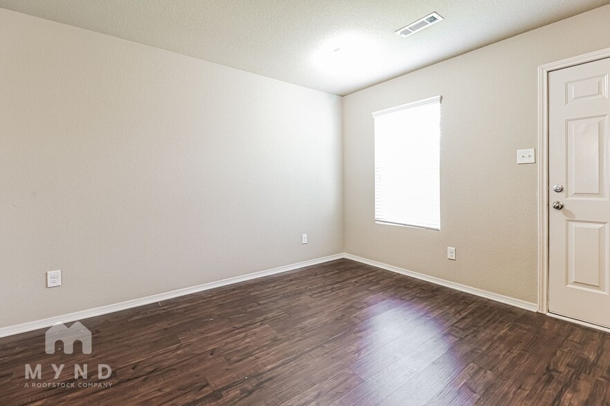 Building Photo - 934 Pinehurst Loop