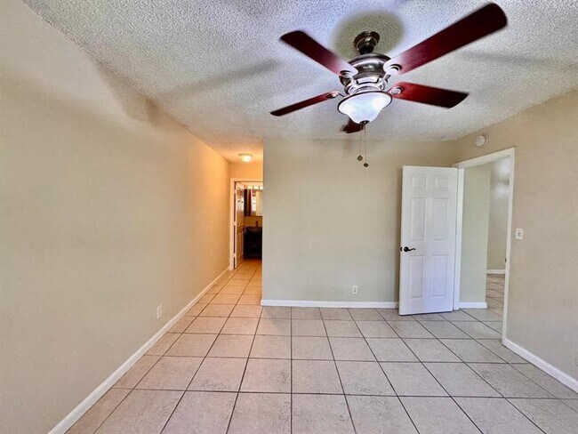 Building Photo - 11211 Royal Palm Blvd