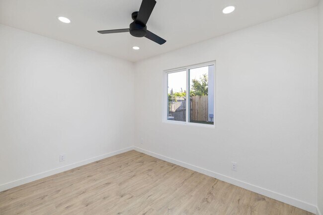 Building Photo - 4626 Derrick Dr