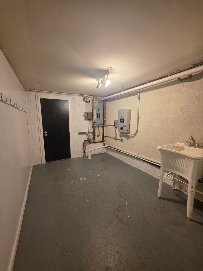 Building Photo - Green Valley Community off Kirkwood Highway