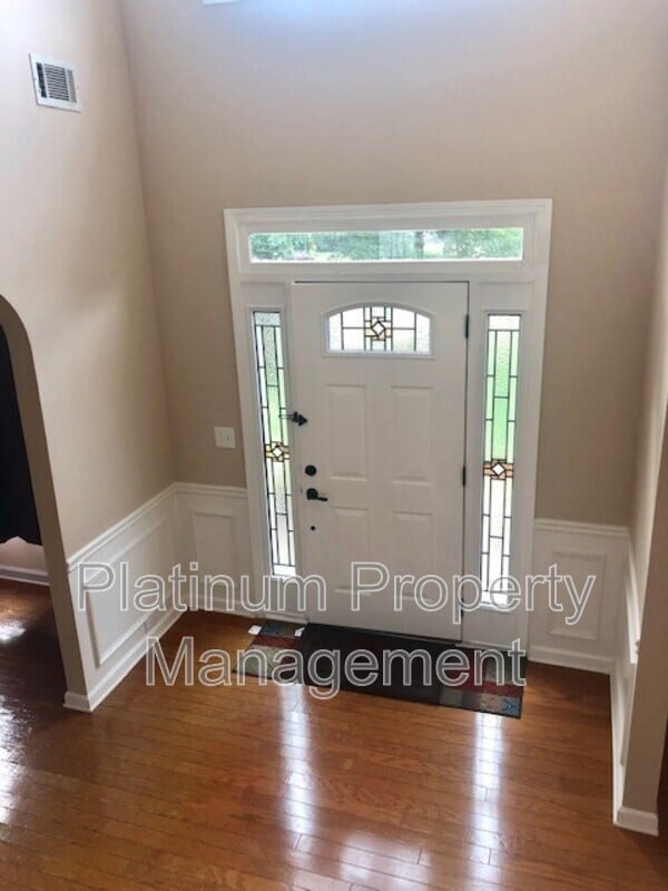 Building Photo - 3335 Woodside Ct
