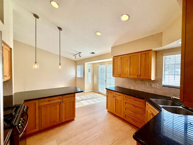 Building Photo - Kellogg School District Home with pool and tennis court access