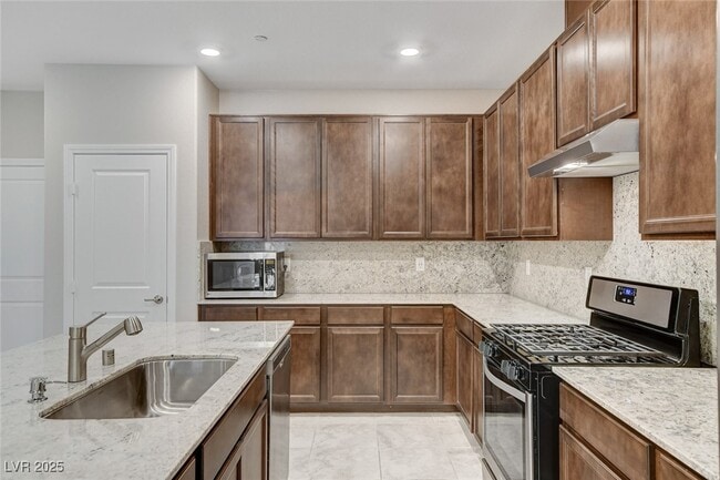 Building Photo - 2409 Bellinzona Pl
