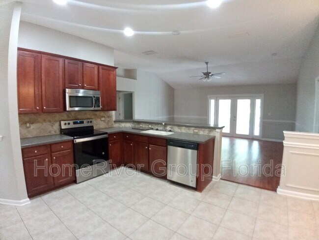 Building Photo - 2575 Creekfront Dr