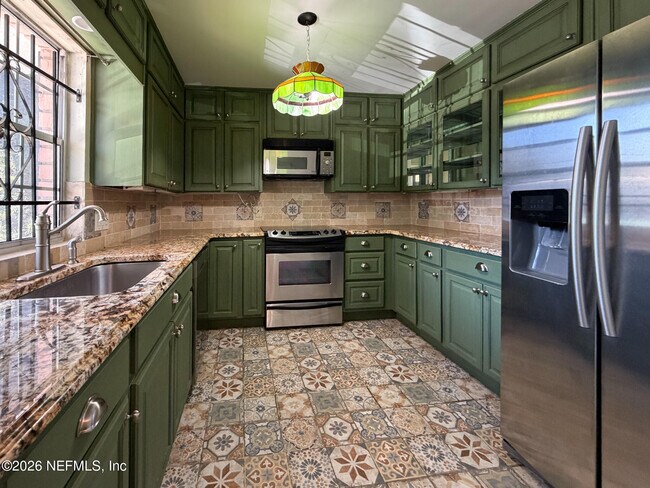 Building Photo - 2950 St Johns Ave