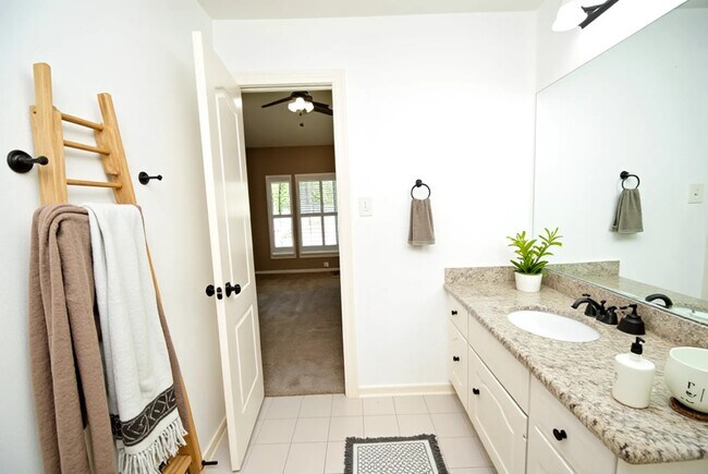 Building Photo - 5202 Summer Snow Dr