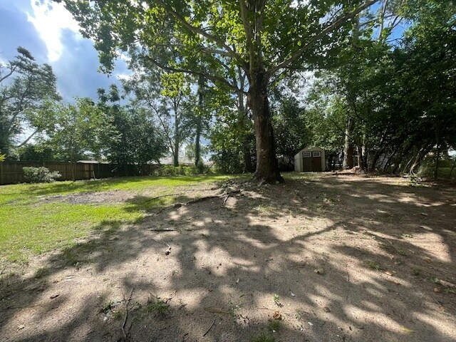 Building Photo - 620 Thomas Dr