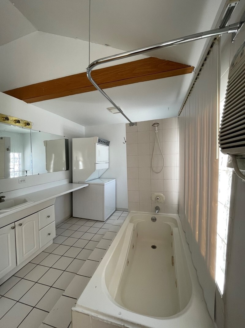 Building Photo - 2321 W Belmont Ave